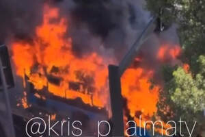 Маршрутный автобус сгорел в Алматы. Видео