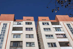 Шатающиеся дома Алматы. Многоэтажку выпрямят, можно будет жить — КазНИИСА