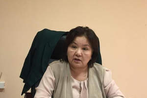 За хамство многодетным матерям наказали чиновницу в Атырау