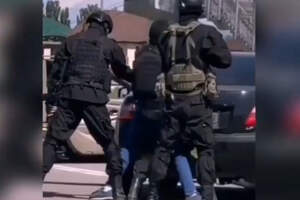 Видео, где спецназ обезвредил мужчину в Алматы, прокомментировала полиция