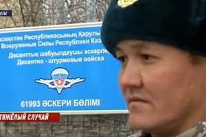 Солдат-десантник повредил позвоночник во время военных учений в Алматы