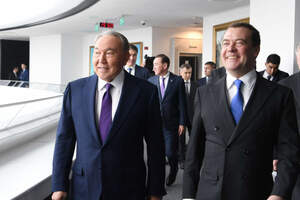 Назарбаев и Медведев стали коллегами