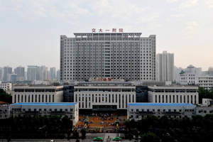 Китайская больница: лег на лечение, а выписаться нельзя