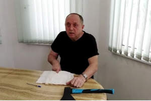 Казахстанец отрубил палец, протестуя против судебной системы