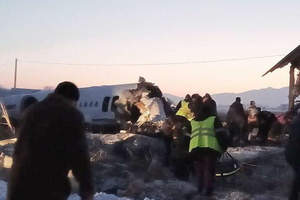 Разбился самолет Bek Air с 95 пассажирами под Алматой, есть выжившие