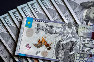 Доллар продают в обменниках Казахстана по 448-454 тенге
