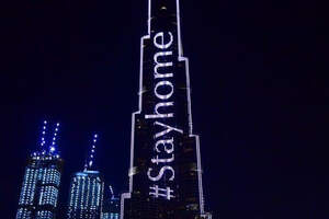 Самое высокое здание мира транслирует призыв «Оставайся дома»