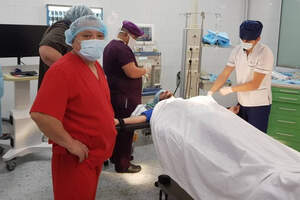 Хирург из Кыргызстана прооперировал пострадавшего в алматинской авиакатастрофе