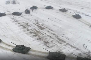 Боевые танки выстроились «сердцем» для любимой россиянина
