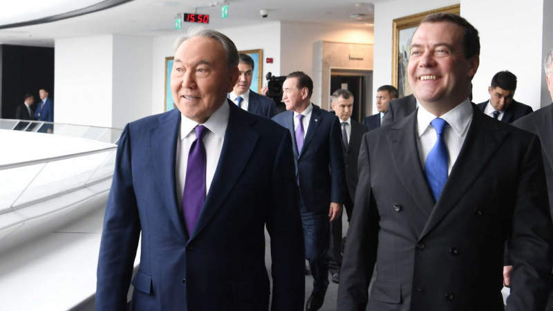 Назарбаев и Медведев стали коллегами