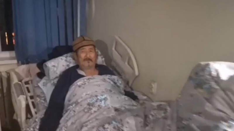 Пострадавшего аксакала Толеген-ата посетил Азамат Ергали