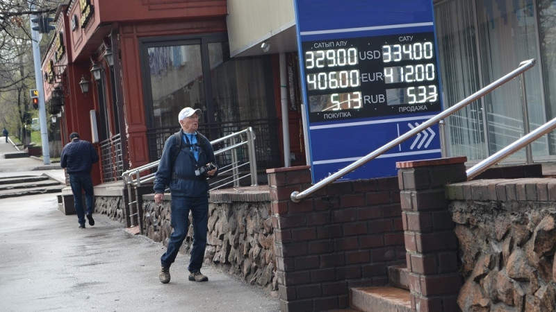 «Выгодный обмен валюты». Мошенник обогатился на 40 миллионов тенге в Алматы