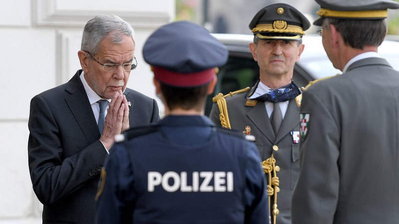 Президент Австрии нарушил карантин и извинился